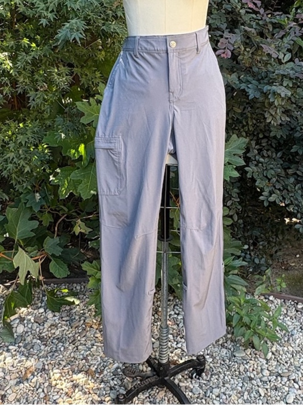 REI microfiber stretch cargo pants with articulated knees - Size 8